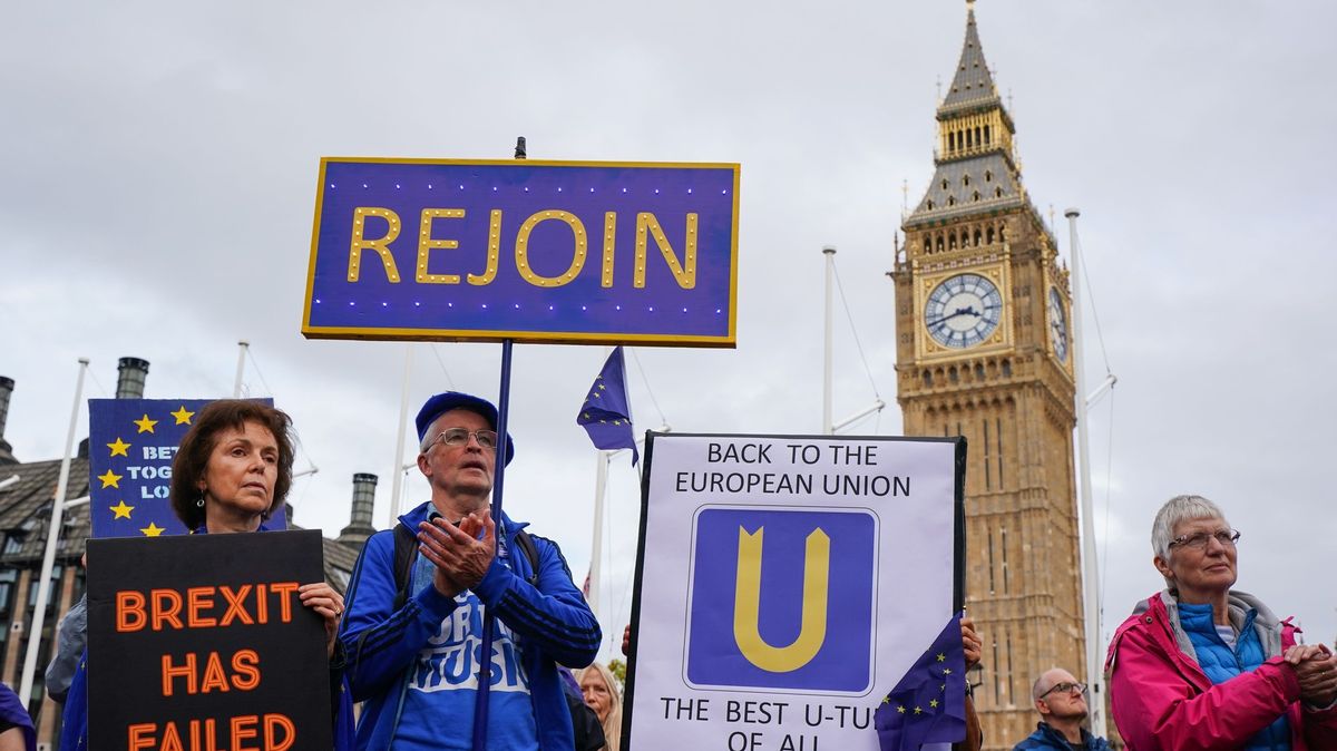 Britové by rádi zpět do EU, podpora je rekordní